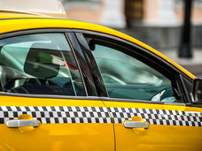 Таксист спас москвичку от насильников