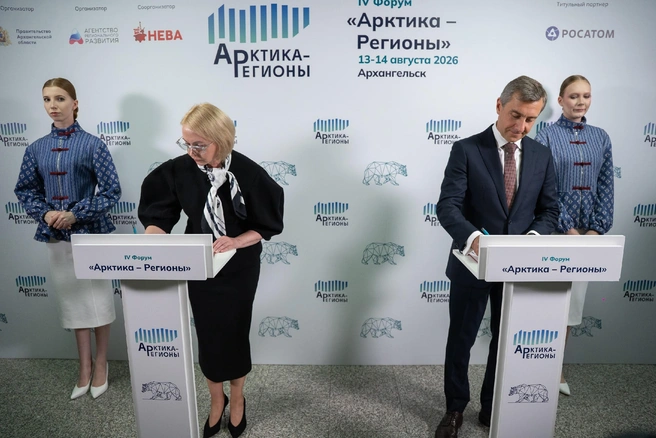 Губернатор НАО Ирина Гехт и вице-президент «Ростелекома» Александр Логинов подписали соглашение о сотрудничестве | Источник: «Ростелеком»