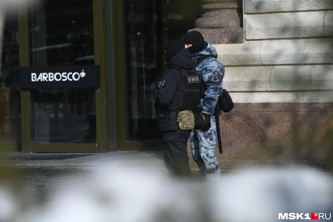 Инструкция, как себя вести при облаве в клубе | Источник: Артем Устюжанин / MSK1.RU
