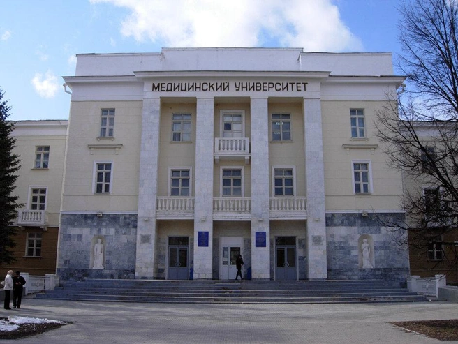 Ранее в вузе, несмотря на предписания Роспотребнадзора, провели массовое мероприятие | Источник: «Яндекс.Карты»