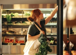 Сверьтесь с этим списком: 19 продуктов, которые должны быть в холодильнике каждой женщины