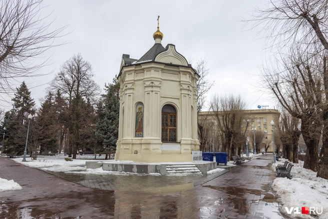 Часовня была построена на деньги Владимира Зубкова, с благословения митрополита и по инициативе мэра | Источник: Константин Завриков / V1.RU