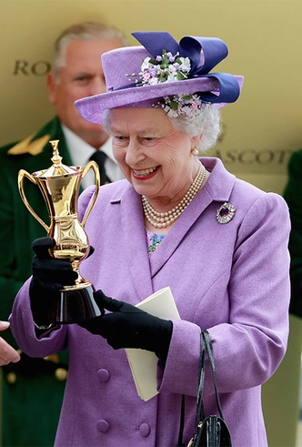 Делайте ставки, господа: шляпки Королевы на Royal Ascot