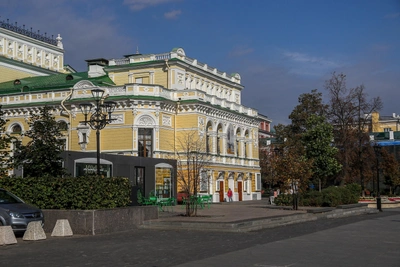 Уличные спектакли и концерт Ивана Замотаева: фестиваль «Большая Театральная»