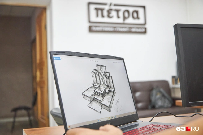 Разработка дизайнерского проекта начинается с простого рисунка | Источник: Роман Данилкин / 63.RU