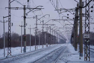 Driver killed as freight train hits car at Omsk railway crossing