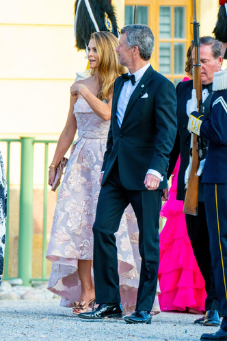 Парад настоящих принцесс: самые роскошные наряды шведских королевских особ на золотом юбилее короля Карла XVI