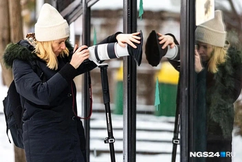 С собой Вика возит специальный отражатель, так как фото делаются через стекло | Источник: Мария Ленц / NGS24.RU