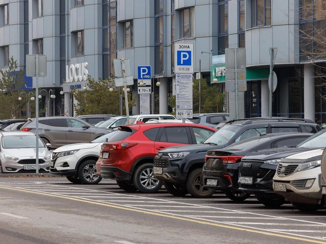 Неуплата за парковку грозит значительным штрафом. | Источник: Алексей Волхонский / V1.RU