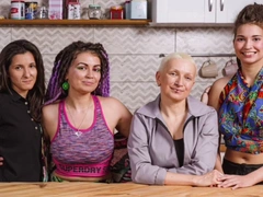 «Пропиарились и слились»: «Вкусвилл» извинился за статью о семье лесбиянок и удалил ее