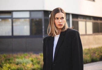 «Близкий человек обманул — и теперь во всем я ищу подвох. Как быть с навязчивыми мыслями?»