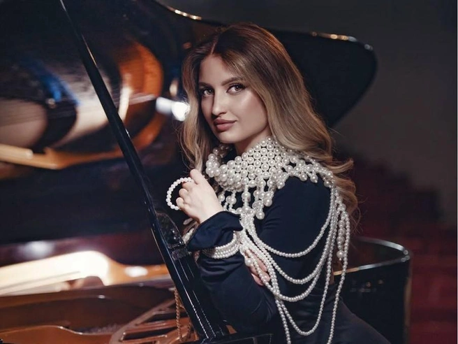 Во время фотосессии Наталья снималась как в парике… | Источник: Денис Георгиевский