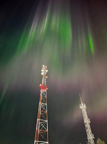 Сияние было видно даже в освещенном месте | Источник: ЧП Пермь / Telegram