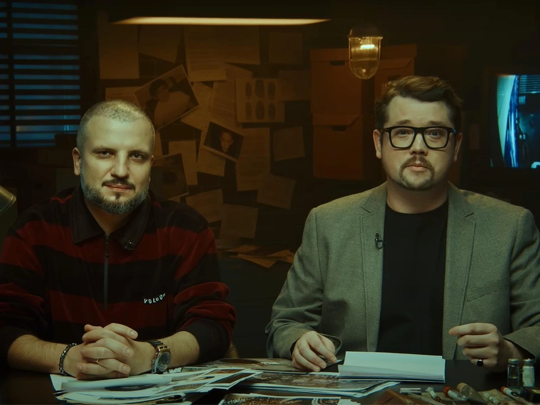 Кадр из подкаста Дмитрия Позова и Василия Бейнаровича «Есть версия» | marieclaire.ru