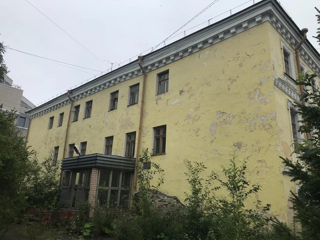 Так выглядит здание со стороны двора | Источник: torgi.gov.ru