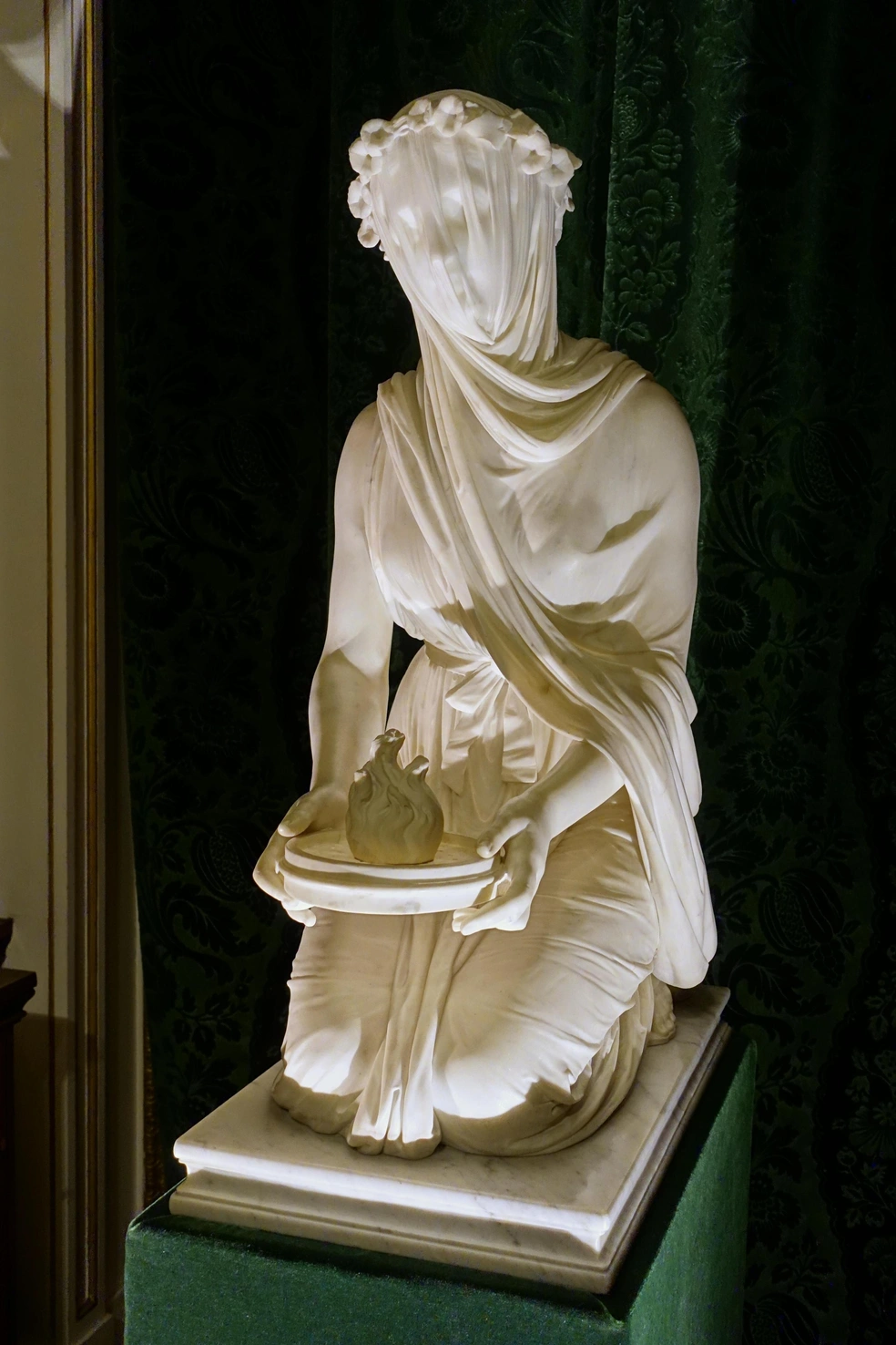 Скульптура была создана в XIX веке | Источник: Daderot Public Domain Wikimedia.org