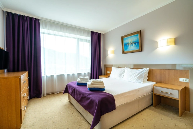 А так выглядит один из номеров внутри. Хотели бы пожить в таком? | Источник: ГРЕЙС ГРУПП | GRACE GROUP HOTELS / Vk.com