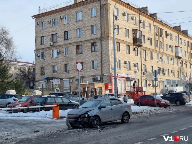Судя по повреждениям, ремонт выйдет на много десятков тысяч рублей | Источник: читатели V1.RU