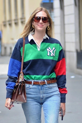 Шопинг мечты: Кьяра Ферраньи отправилась в Chanel в стильном поло преппи | marieclaire.ru