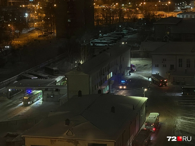 Экстренные службы приехали на предприятие около 7 утра | Источник: читатель 72.RU