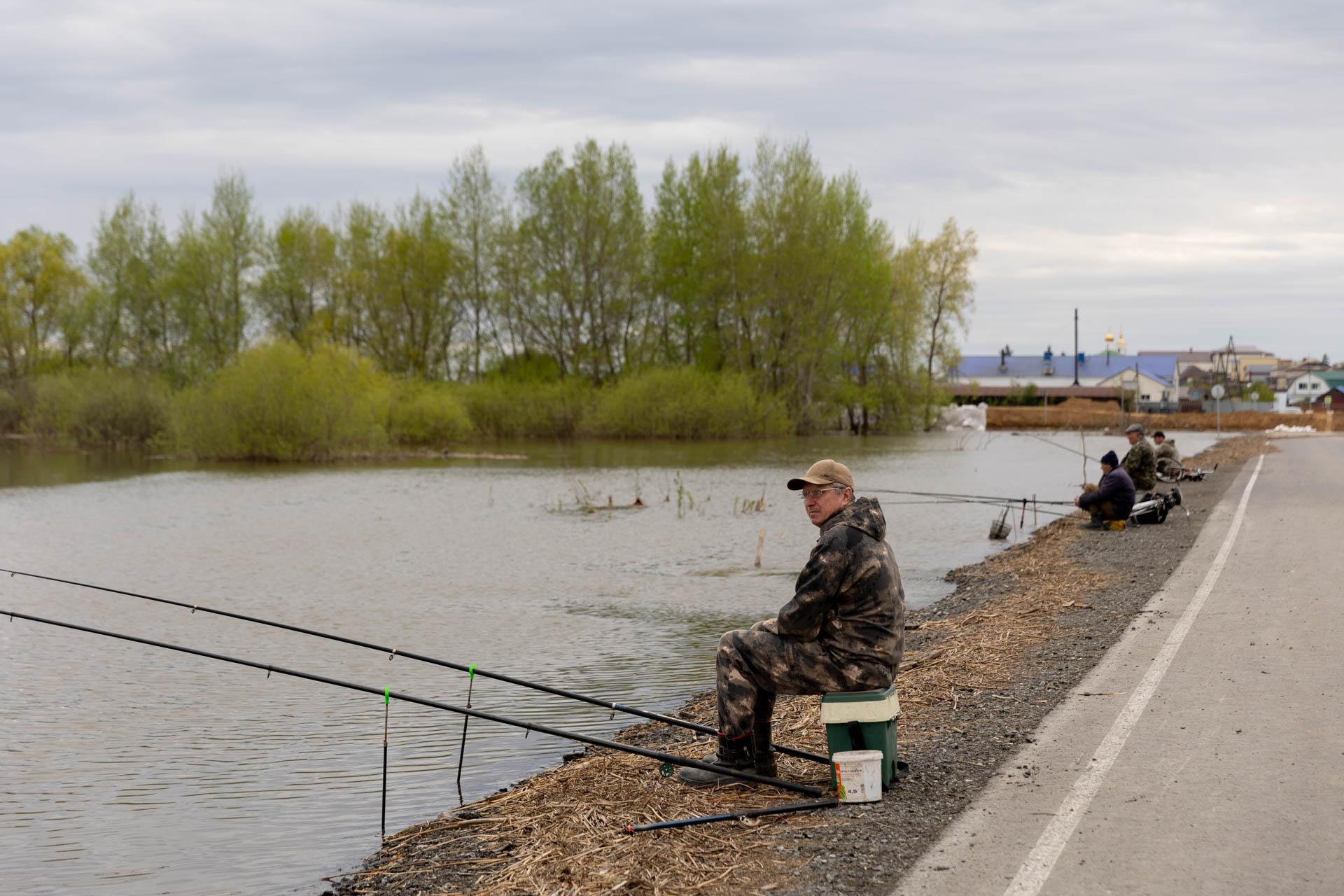 «Мы уже не ждали воду». Из-за наводнения тюменские села оказались в изоляции — как люди живут в зоне ЧС