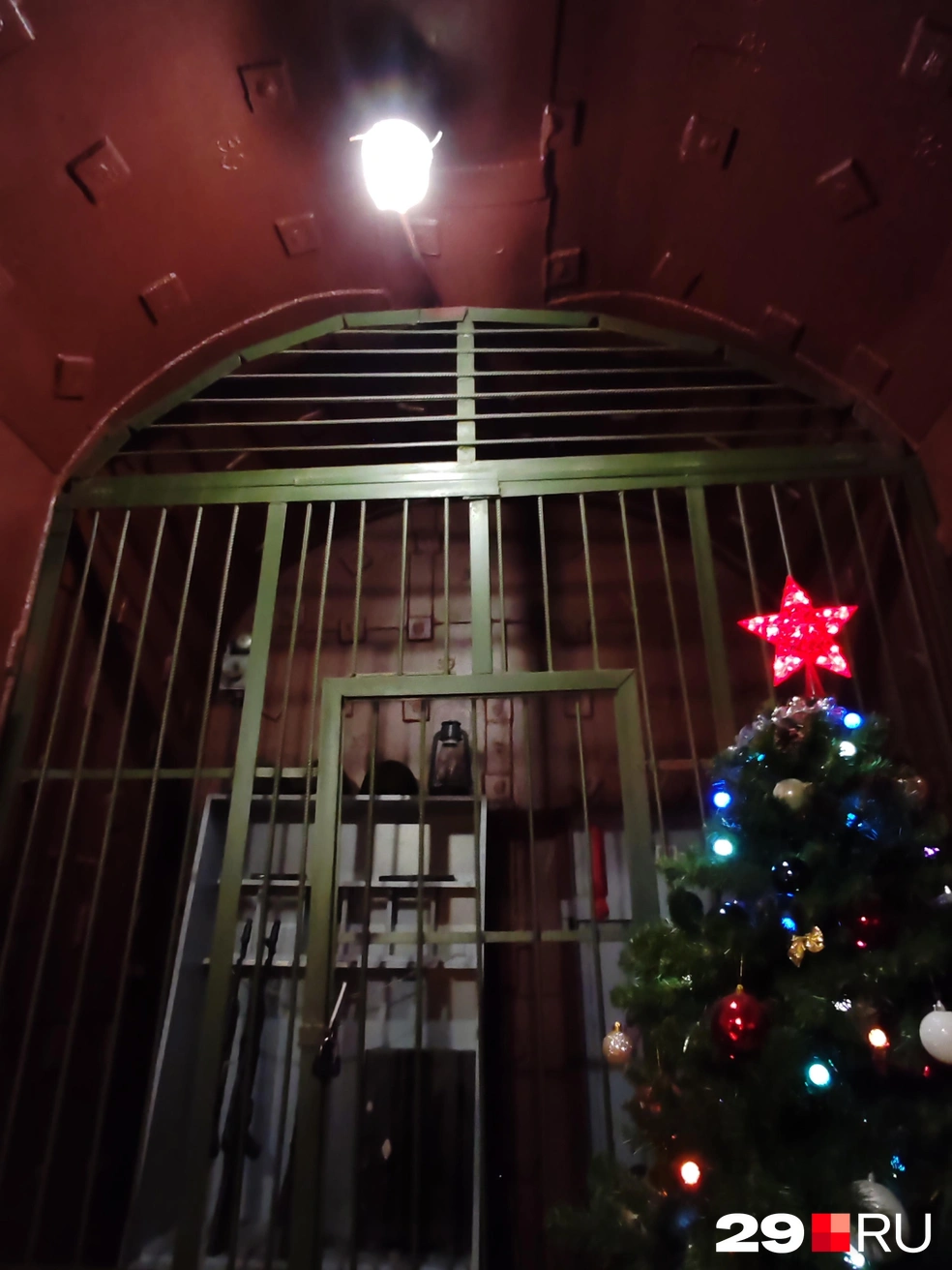 Контрасты в бункере, который создавали на фоне ядерной угрозы | Источник: Елена Ионайтис / 29.RU