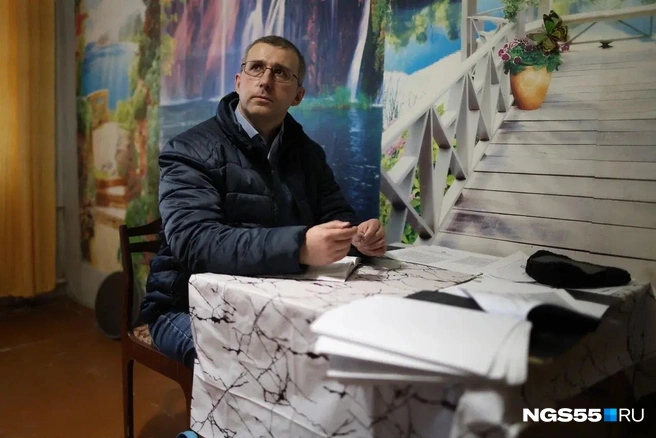 Хрищенко принимал жильцов на втором этаже | Источник: Евгений Софийчук / NGS55.RU