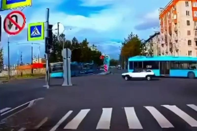 ГИБДД оштрафовала водителя автобуса за дрифт в Колпино