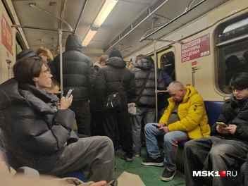 Возгласы парней позволяли окружающим не уснуть | Источник: Михаил Мечев / MSK1.RU
