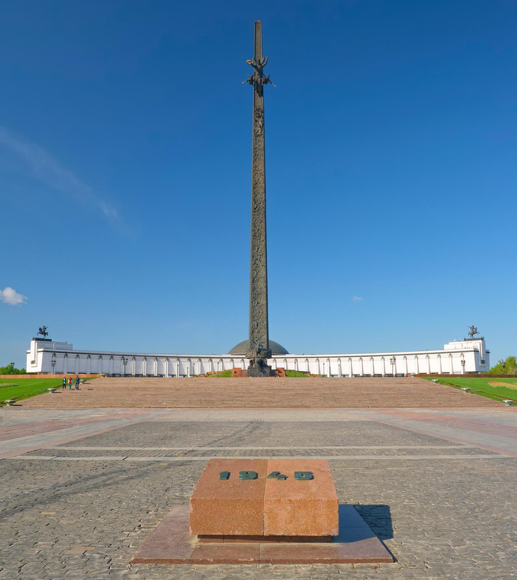 Устремленные в небо: посмотрите на 10 самых высоких памятников в России