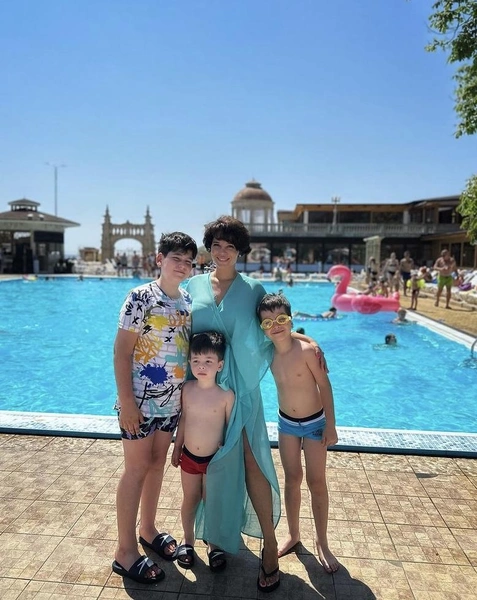 Юлия родила от Тиграна троих сыновей