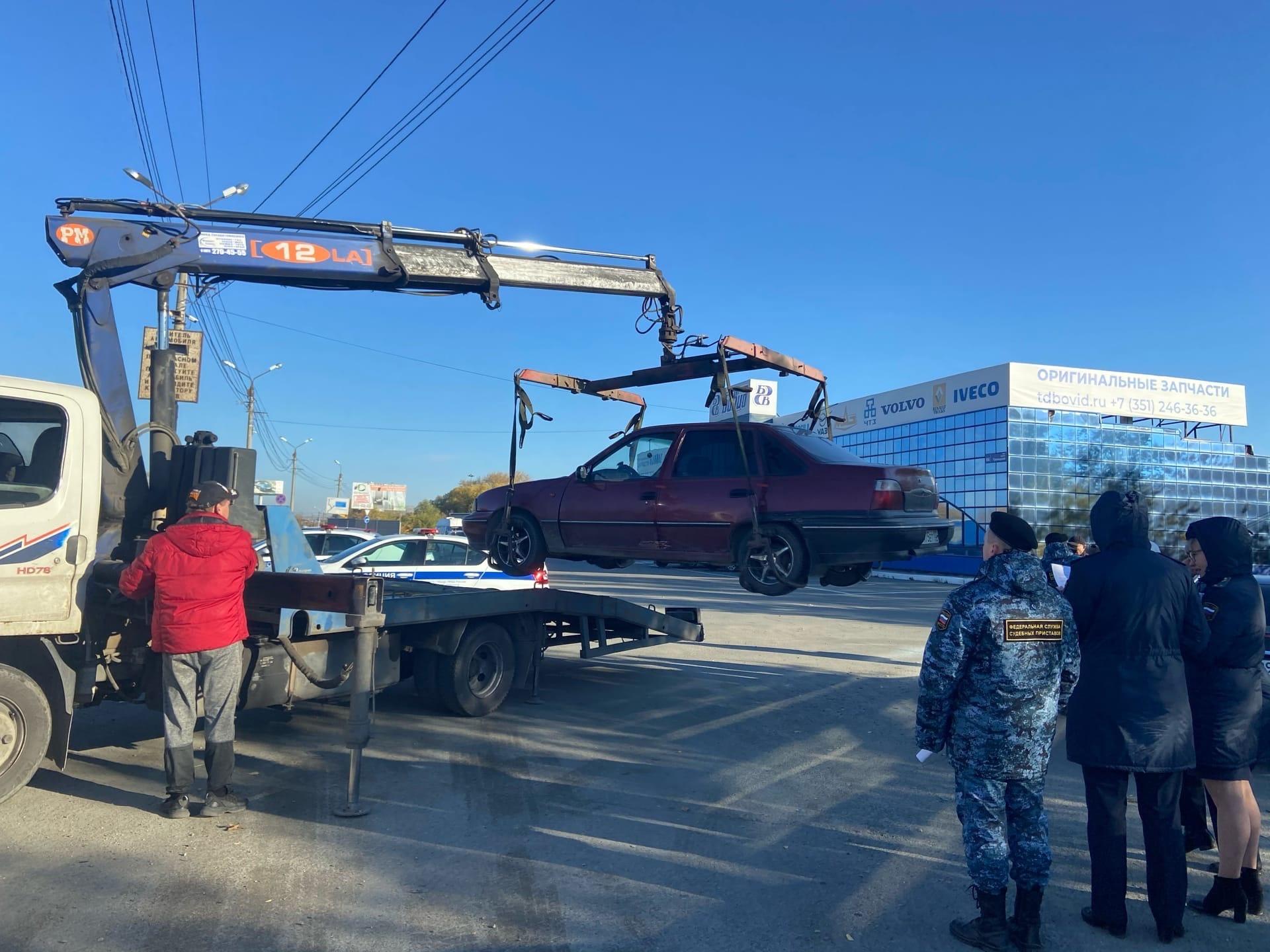 Облава на водителей-должников в Челябинске: приставы арестовали машины, 14  октября 2022 г - 14 октября 2022 - 74.ру