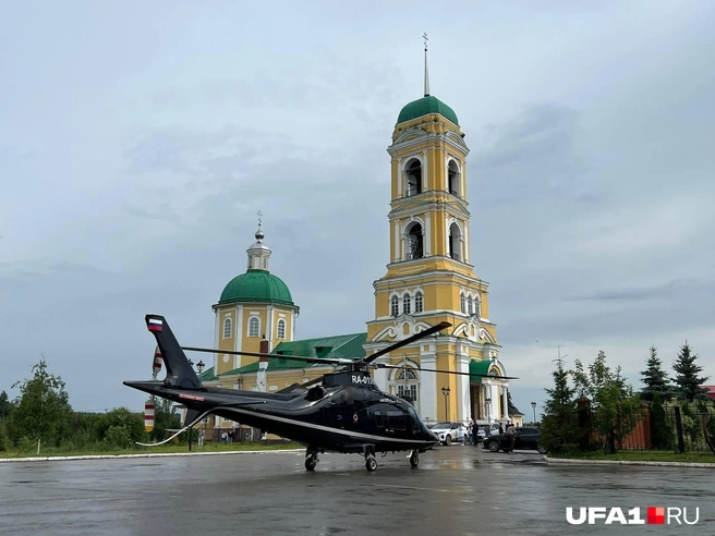 Вертолет у церкви | Источник: Андрей Бирюков / UFA1.RU