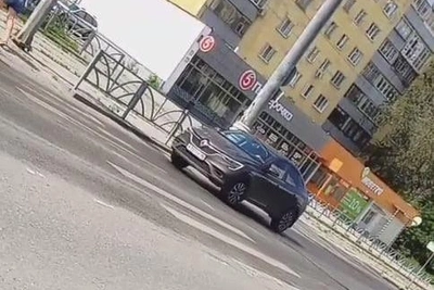 Разлив масла на Шефской: водители буксуют и не могут затормозить