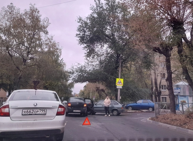 На улице Весенней произошла авария | ya62.ru