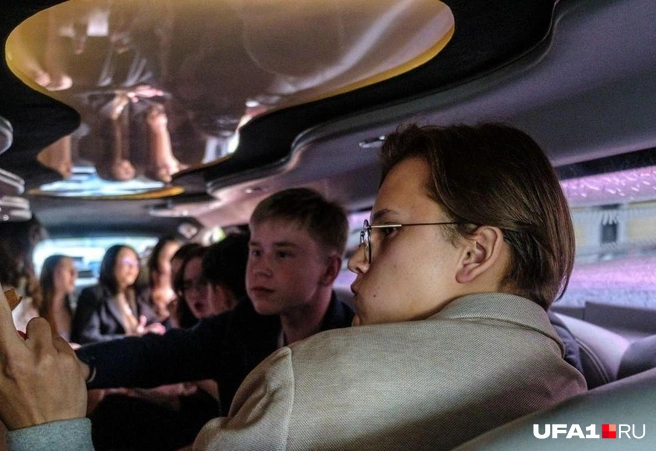 11-й класс, как правило, встречает рассвет | Источник: Булат Салихов / UFA1.RU 