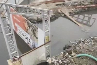 В Кудепсте поврежден трубопровод — затоплен переход к пляжу