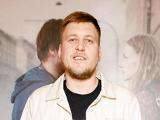 Уголовка брата, уход из Comedy Club и кризис в браке: с чем столкнулся переехавший в США Александр Незлобин