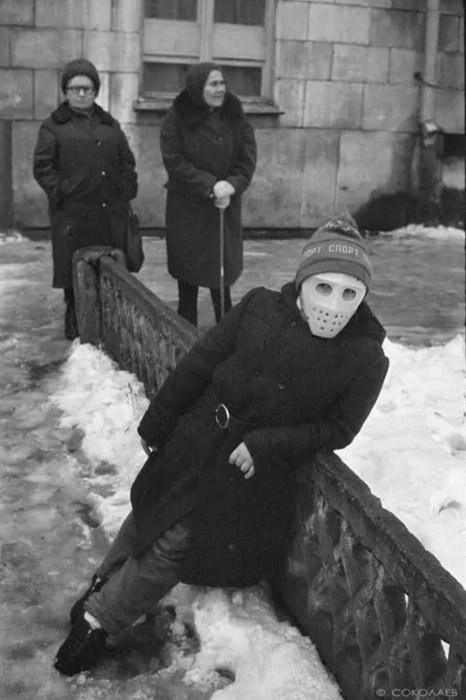 Участников матчей потом можно было встретить на улицах в таком виде | Источник: Владимир Соколаев / pastvu.com