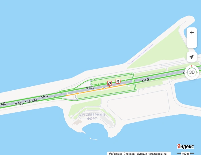 Мусоровоз и три легковые не разъехались на дамбе Петербурга | Источник: «Яндекс.Карты»