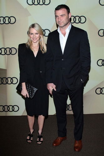 Наоми Уоттс (Naomi Watts) с супругом Лиевом Шрейбером (Liev Schreiber) на Audi Golden Globe 2013 (Голливуд, США, январь 2013)