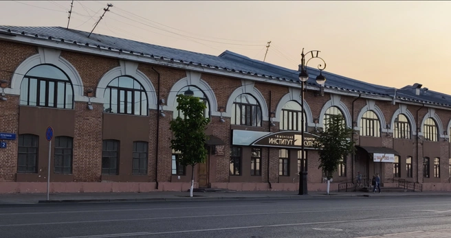 Студенты учились в здании на Республики, 2. Их перевели на учебу в другие корпуса | Источник: Artem tyumen / 2Gis