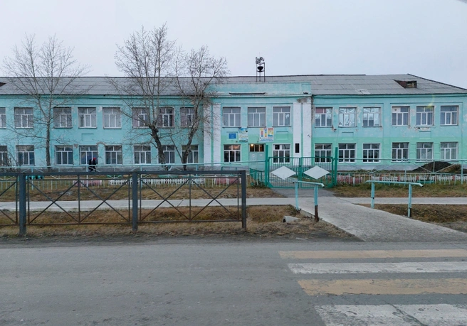 Посмотрите, как выглядела школа в 2021 году. Фотографию опубликовал пользователь 2ГИС | Источник: Дмитрий К. / 2ГИС