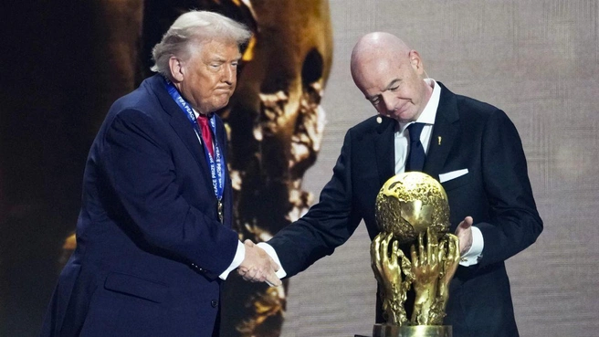Трамп вспоминает разговор с Джанни Инфантино и ставит под сомнение действия судьи, удалившего Балогуна. | Источник: MEGA