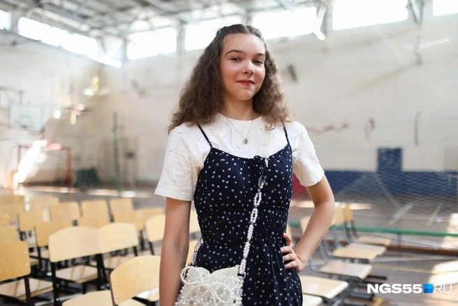 Узнала выпускница свои баллы через подругу | Источник: Евгений Софийчук / NGS55.RU