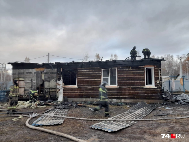 Дом выгорел полностью | Источник: читатель 74.RU