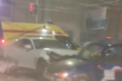 Два автомобиля столкнулись утром в центре Читы