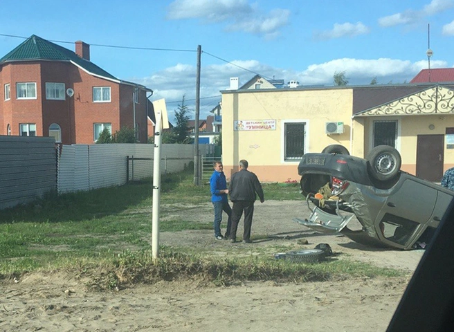 В Полянах перевернулся Renault Logan | ya62.ru