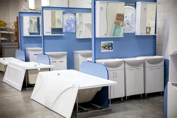 Сантехника и мебель для ванных | Источник: торговый центр «Хоздвор»