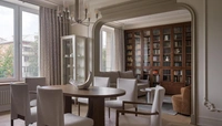 Большая библиотека, мраморные фартуки и изящные формы: квартира 90 м² в Туле